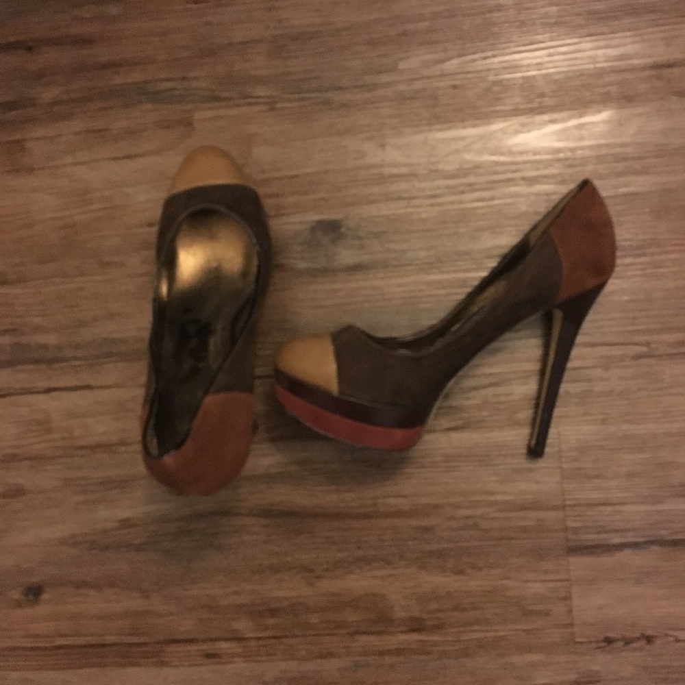 Pelle Moda Hurley Pumps